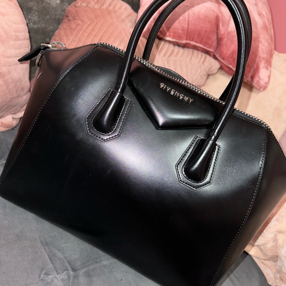 Givenchy Antigona Bag (MEDIUM)